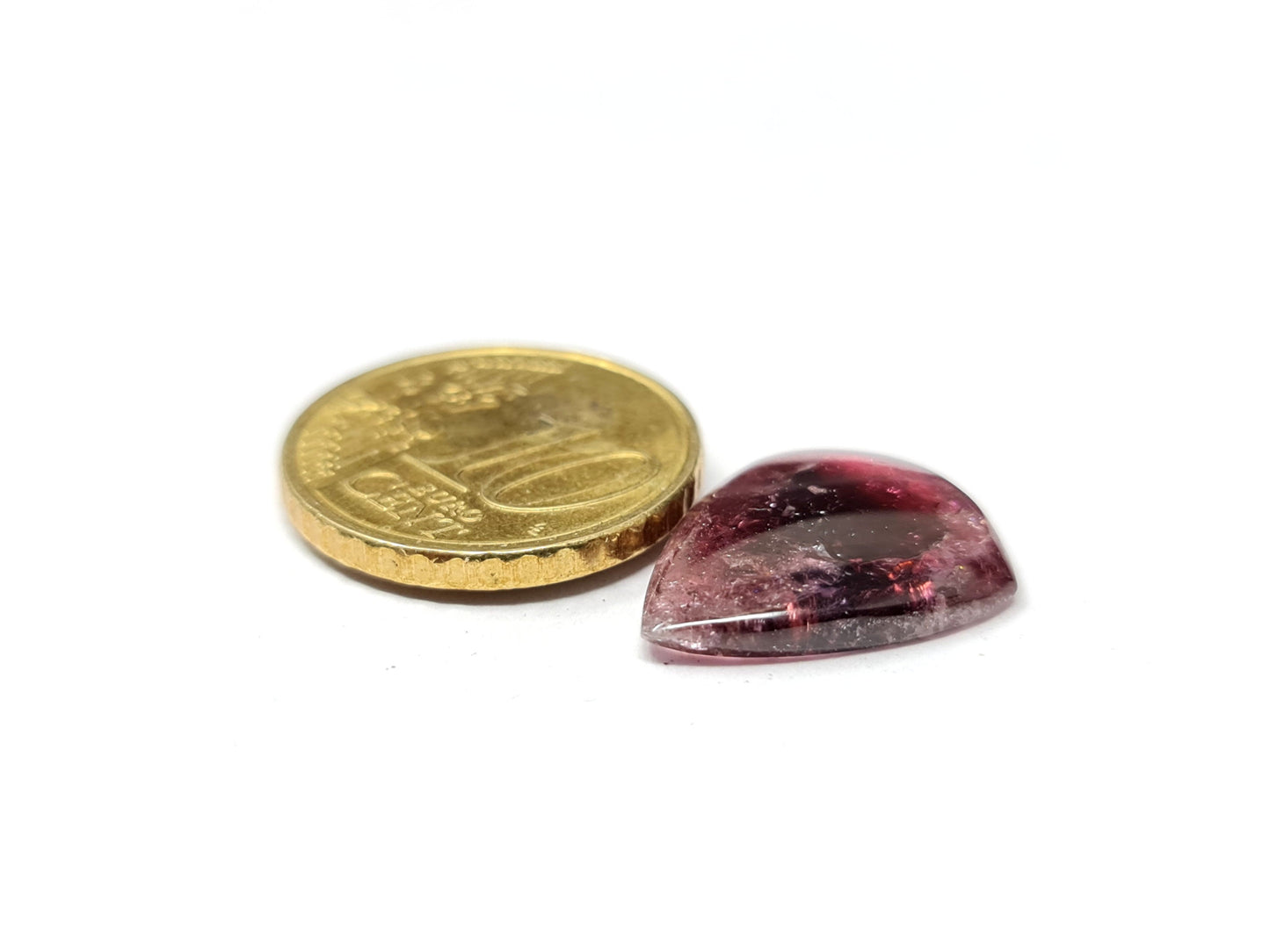 Nr.141 Bordeauroter Turmalin mit dunklerem Kern, Cabochon, Tropfen, 18x14,3mm 7,78ct