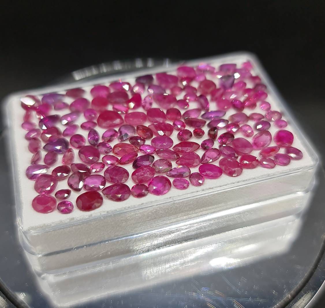 Nr.183 Rubine, rot, verschiedene Formen und Größen, 2-5mm 28,75ct