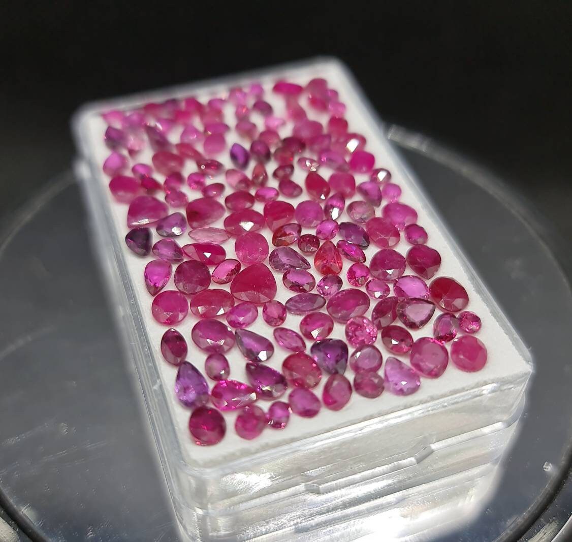 Nr.183 Rubine, rot, verschiedene Formen und Größen, 2-5mm 28,75ct