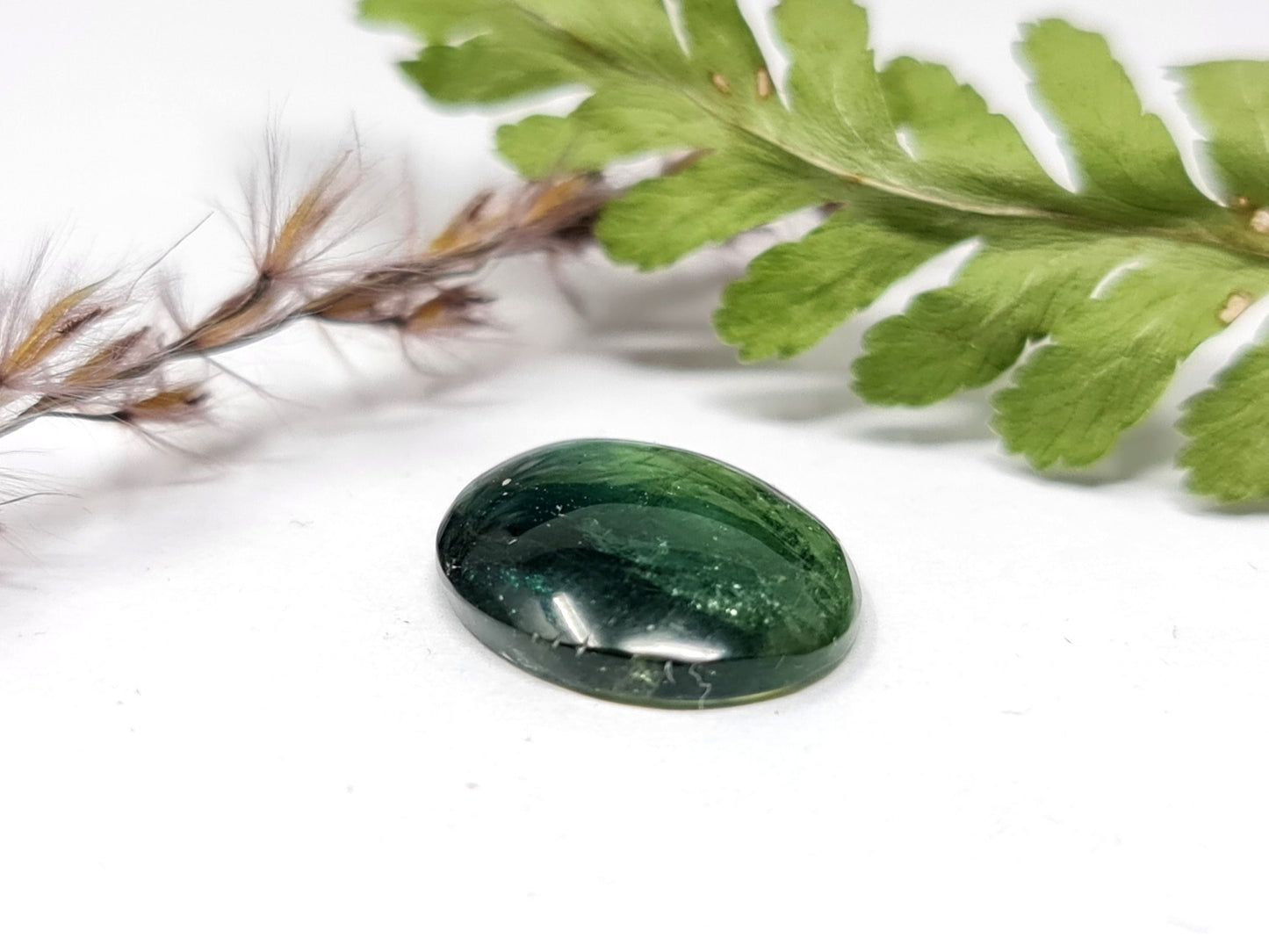 Nr.46 Turmalin Cabochon oval 14x11mm 5,69ct grün