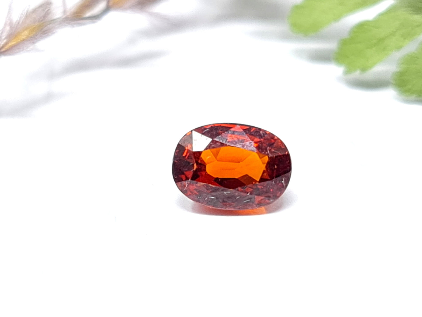 Nr. 56 Mandaringranat oval facettiert, orange-braun,7,8x5,6mm 2,12ct
