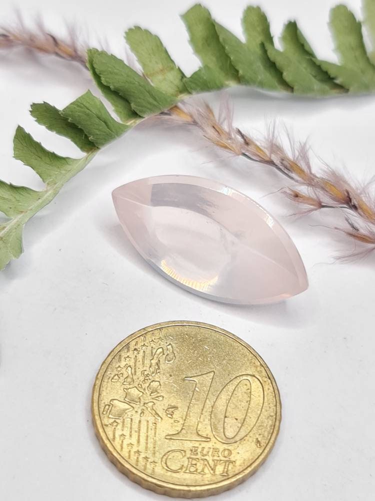 Rosenquarz, rosa, facettiert als Navette im Spiegelschliff mit 24x12mm und 11,85ct (Nr.255)