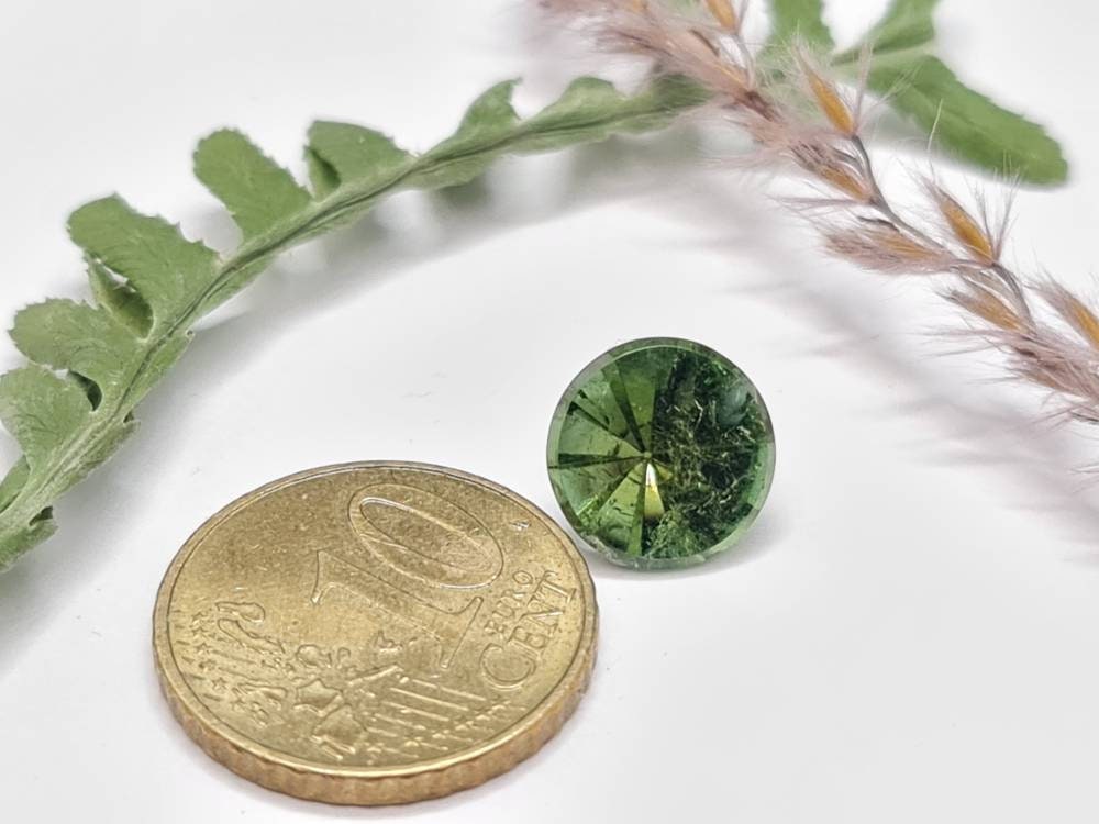 Runder, grüner Turmalin, facettiert im Spiegelschliff 10mm 3,77ct (Nr.283)