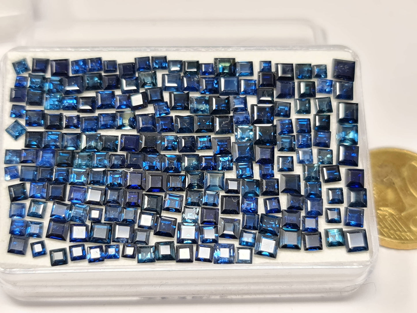Nr 115 Saphir/ Safir carree, Rechteck facettiert 2-3mm blau Preis gilt pro Stück