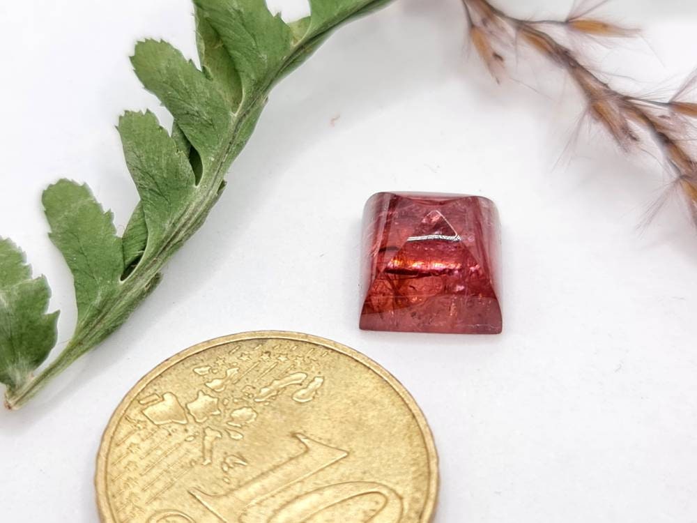 Pink Turmalin Cabochon Pfaffenhut quadratisch 9x9mm 5,1ct (Nr.399)