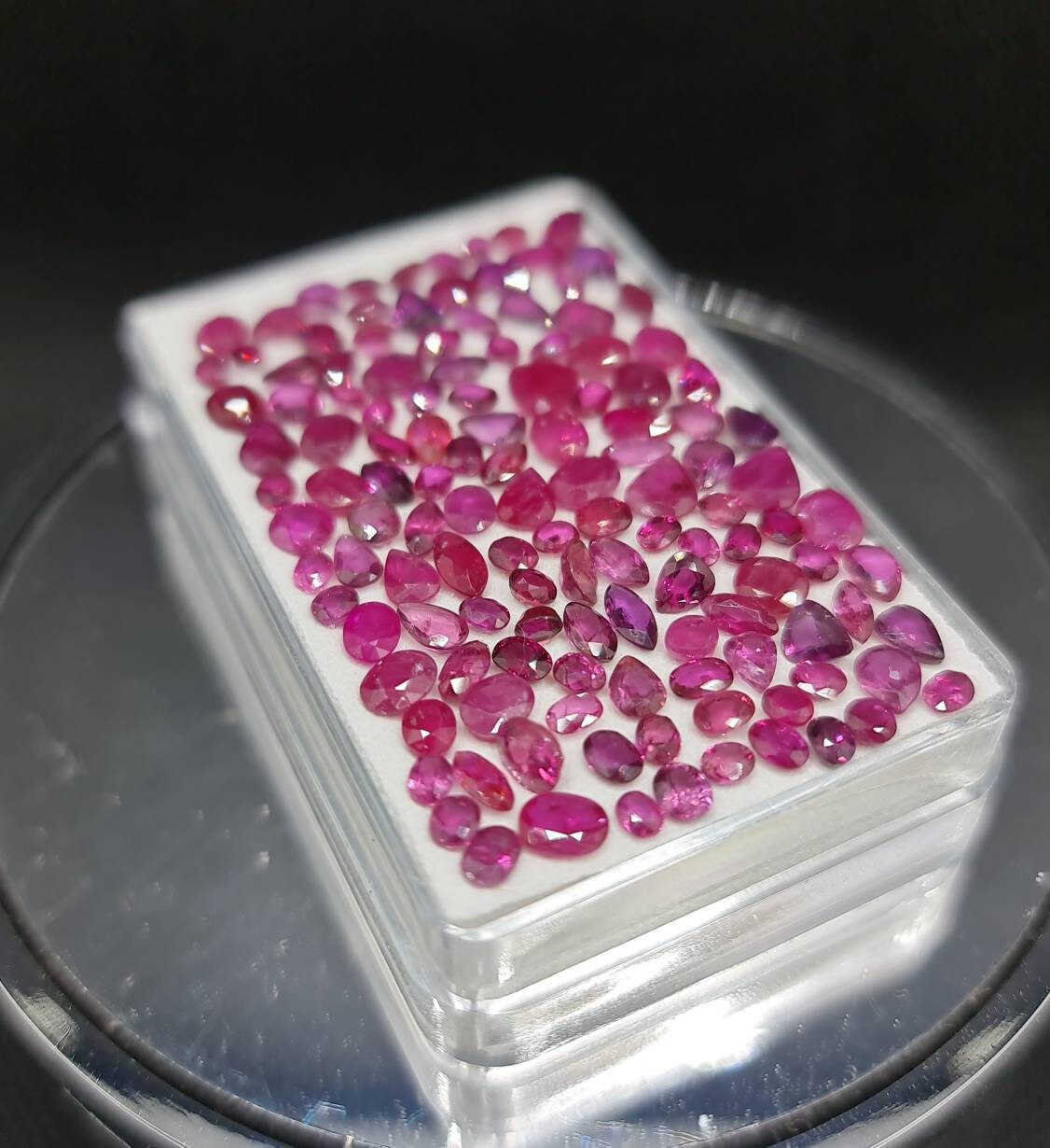 Nr.183 Rubine, rot, verschiedene Formen und Größen, 2-5mm 28,75ct