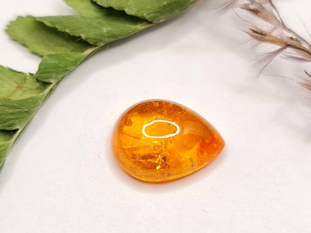 Nr.211 Mandaringranat Cabochon Tropfen, Träne orange 12,4x9,7mm 6,57ct