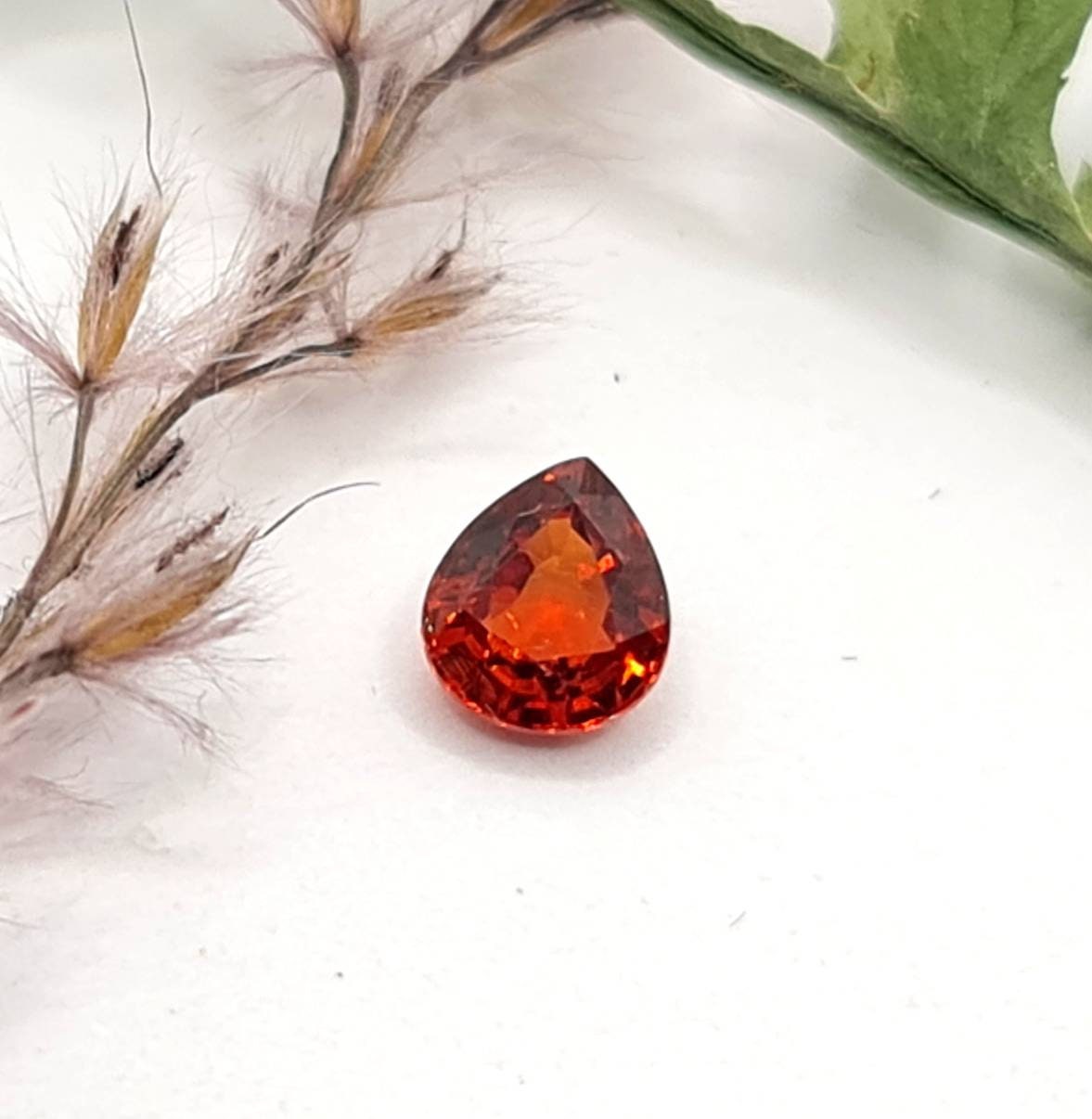 Feiner facettierter Mandaringranat Tropfen orange 5,7x5mm 0,82ct (Nr.474)