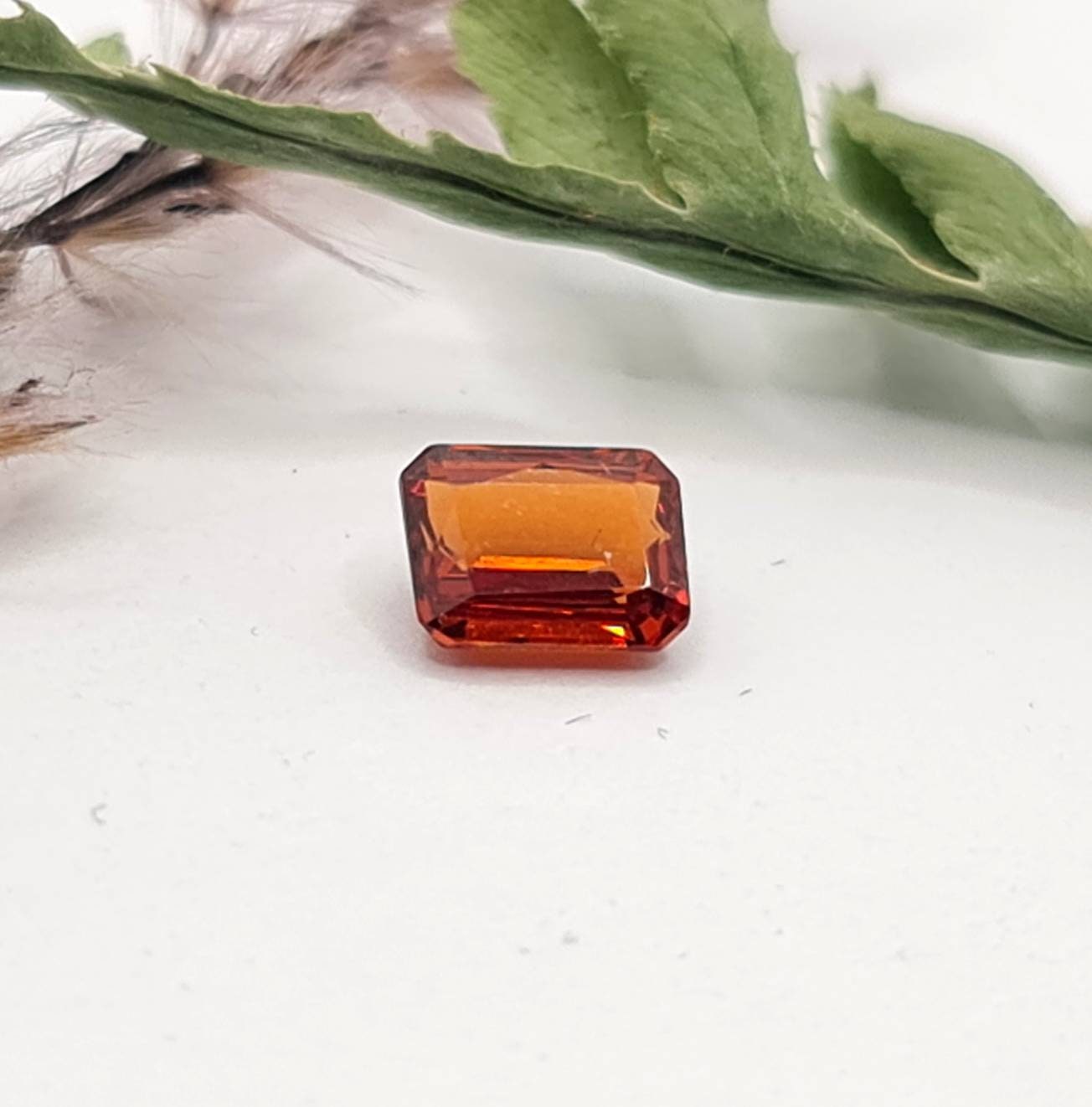Mandaringranat rechteckig facettiert orange 5,7x4,3mm 0,91ct (Nr.475)