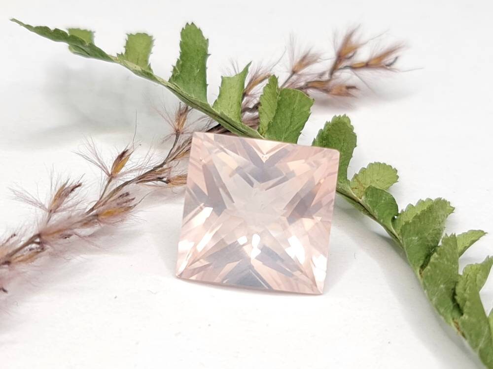 Nr.222 Rosa Rosenquarz facettiert, Viereck, 15mm 15,03ct