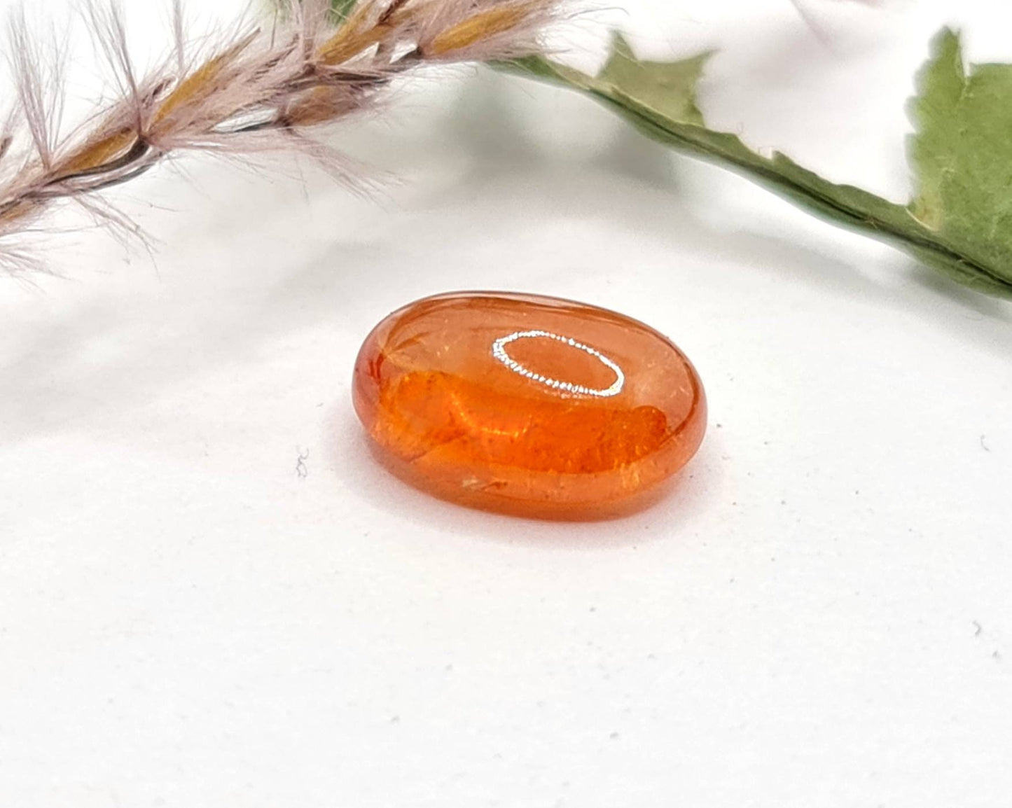 Ovaler orangefarbener Mandaringranat Spessartin Cabochon 11x7,6mm 4,39ct (Nr.532)