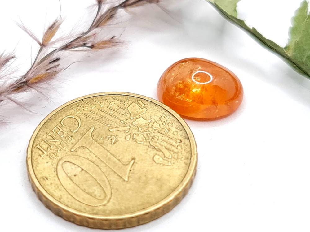 Ovaler orangefarbener Mandaringranat Cabochon Spessartin 10,7x8,3mm 5,17ct (Nr.534)