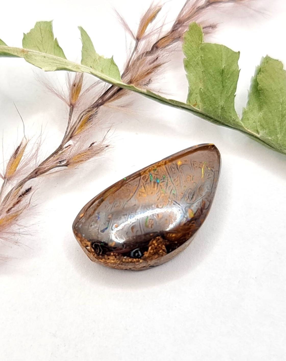 Echter australischer Boulderopal, Matrixopal braun multicolor 17x9,3mm 8,35ct (Nr.590)