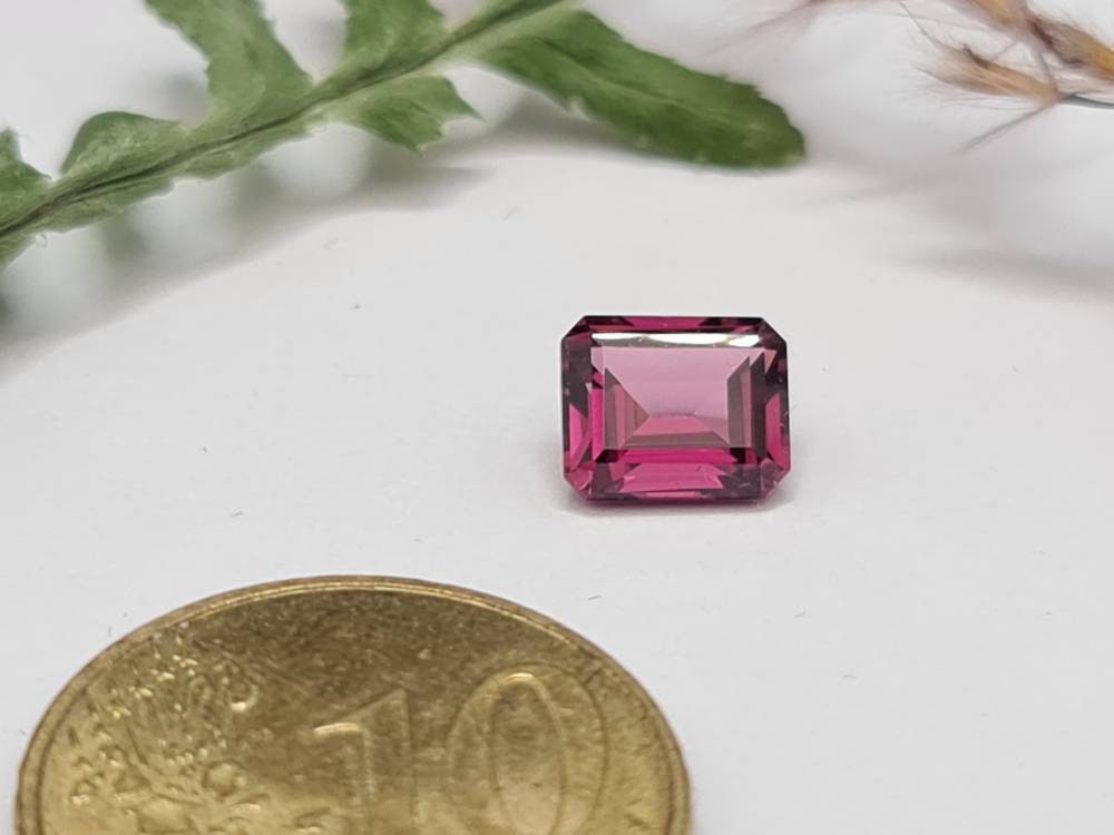 Rechteckiger rosa Turmalin, Rubellit, Oktagon facettiert 7,4x6mm 1,86ct (Nr.290)