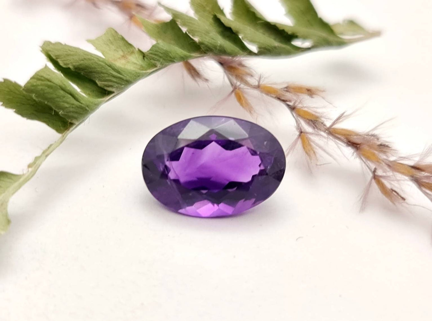 Echter facettierter Amethyst oval violett lila 15,9x11mm 7,42ct (Nr.706)