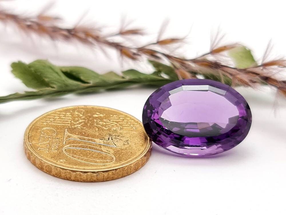 Echter facettierter Amethyst oval lila violett 17,1x12,2mm 10,4ct (Nr.714)