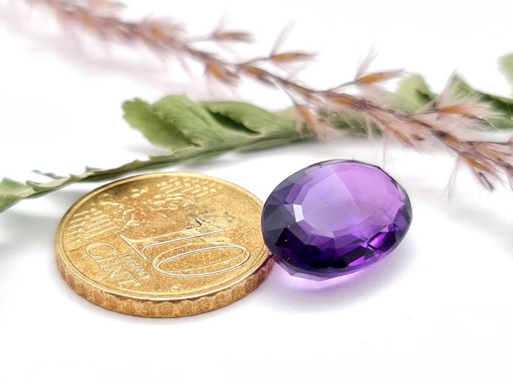 Echter facettierter Amethyst oval violett lila 15,1x11,3mm 7,8ct (Nr.717)