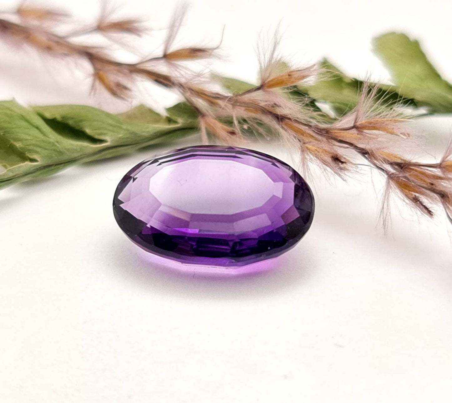 Echter facettierter Amethyst oval violett lila 15,1x11,3mm 7,8ct (Nr.717)