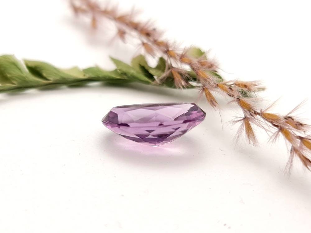 Echter ovaler Aethyst facettiert lila violett 17x10 mm 6,85ct (Nr.728)