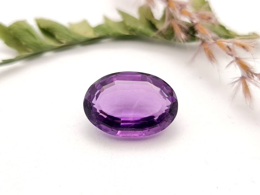 Echter ovaler Amethyst facettiert lila violett 15,7x11,1 mm 7,69ct (Nr.730)