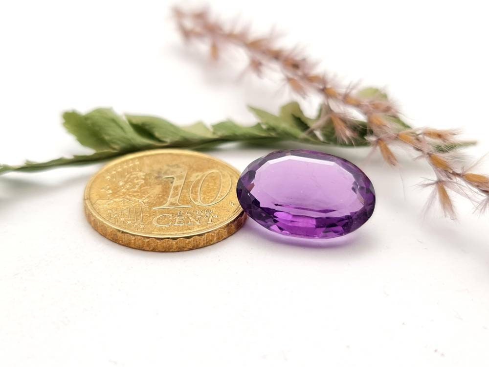 Echter ovaler Amethyst facettiert lila violett 15,7x11,1 mm 7,69ct (Nr.730)