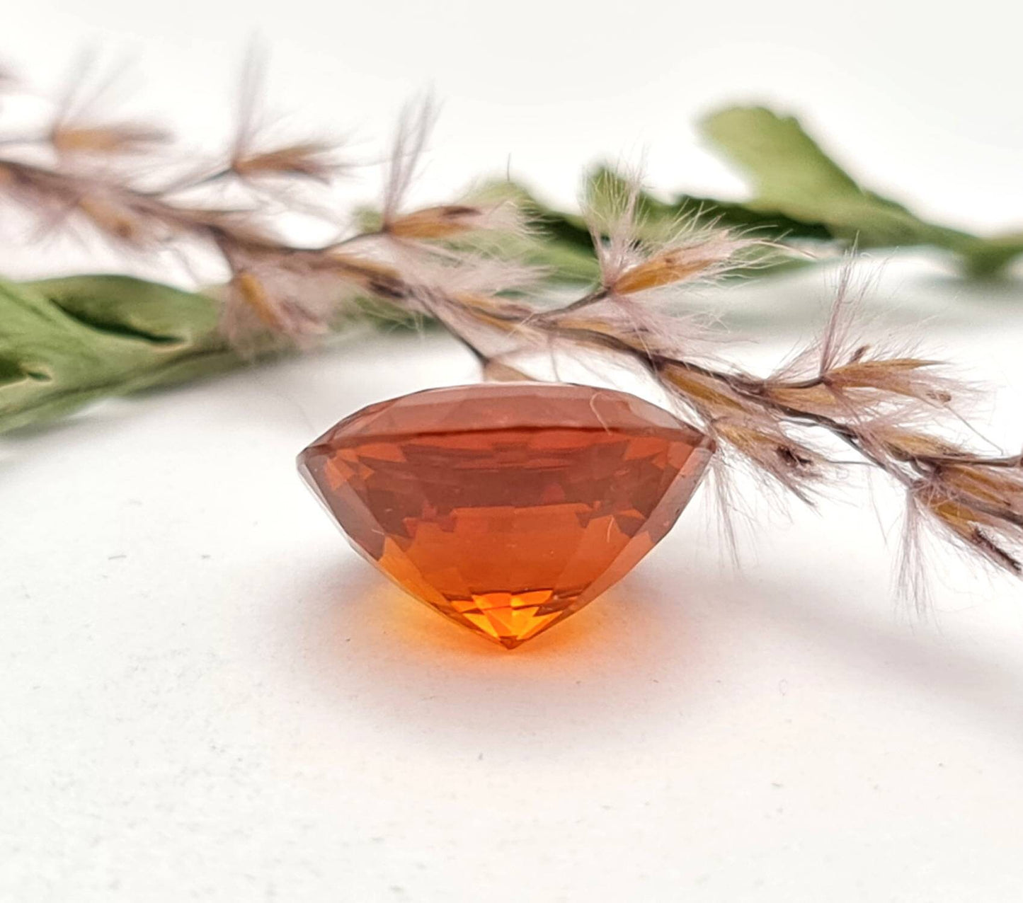 Echter facettierter Citrin,rund, gelb/orange Madeira 14,1 mm 8,9ct (Nr.753)