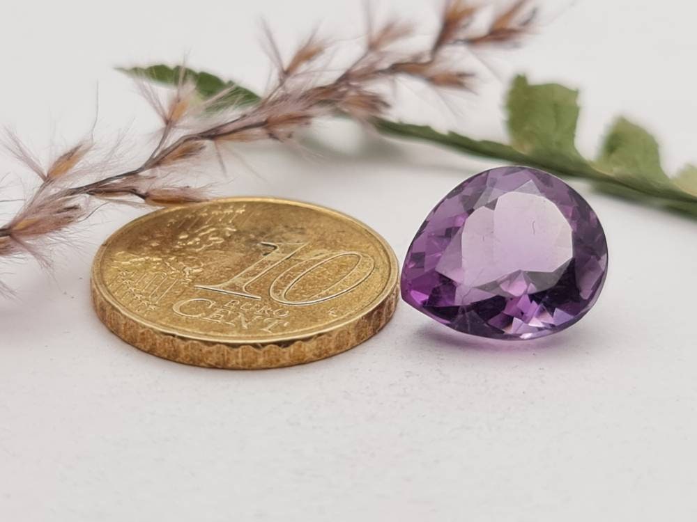 Facettierter echter Amethyst Tropfen violett lila 13,1x11,1mm 5,97ct (Nr.762)