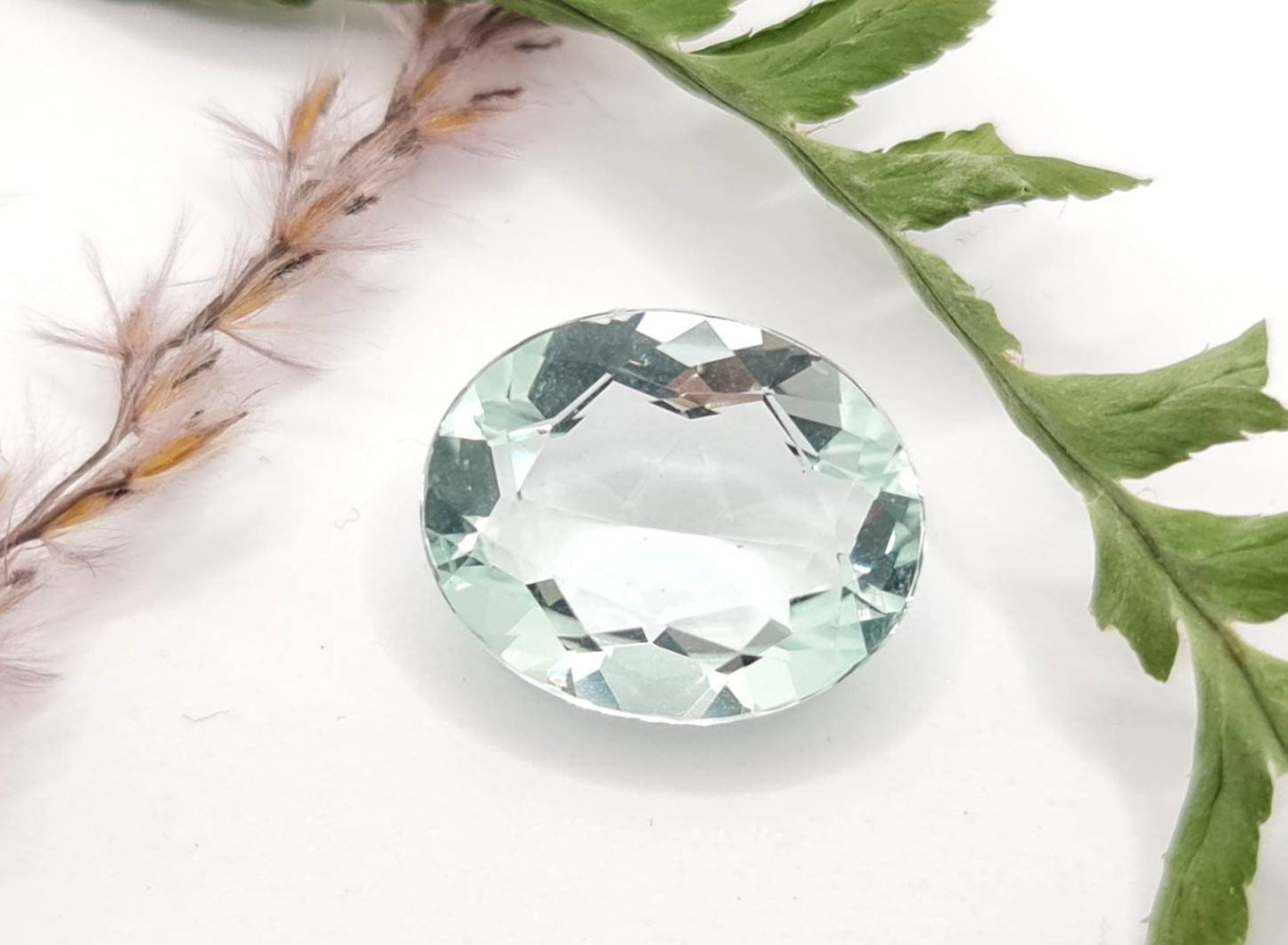 großer ovaler Aquamarin, facettiert hellblau 17x14mm 10.89ct (Nr.461)