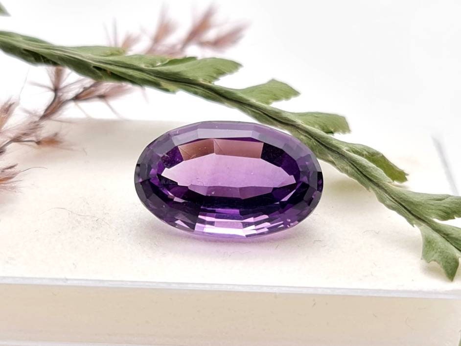 Echter facettierter Amethyst violett oval lila 18x11,4mm 11,05ct (Nr.814)