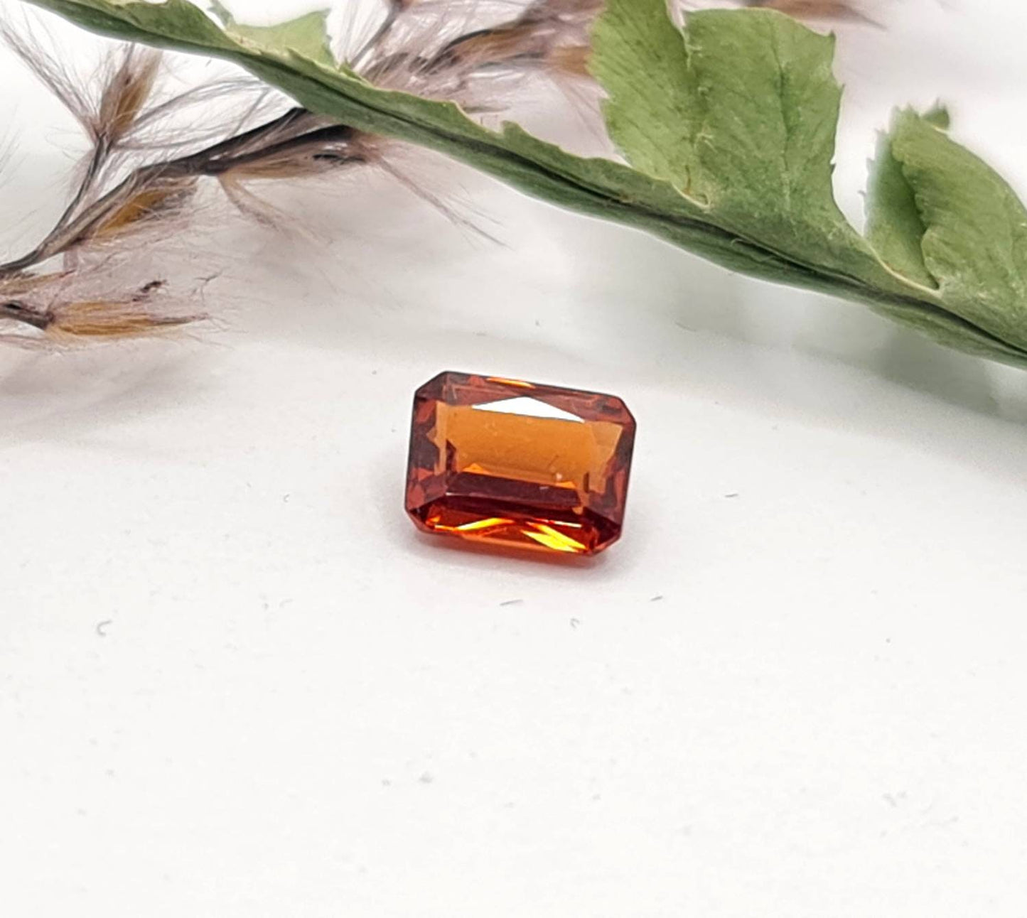 Mandaringranat rechteckig facettiert orange 5,7x4,3mm 0,91ct (Nr.475)