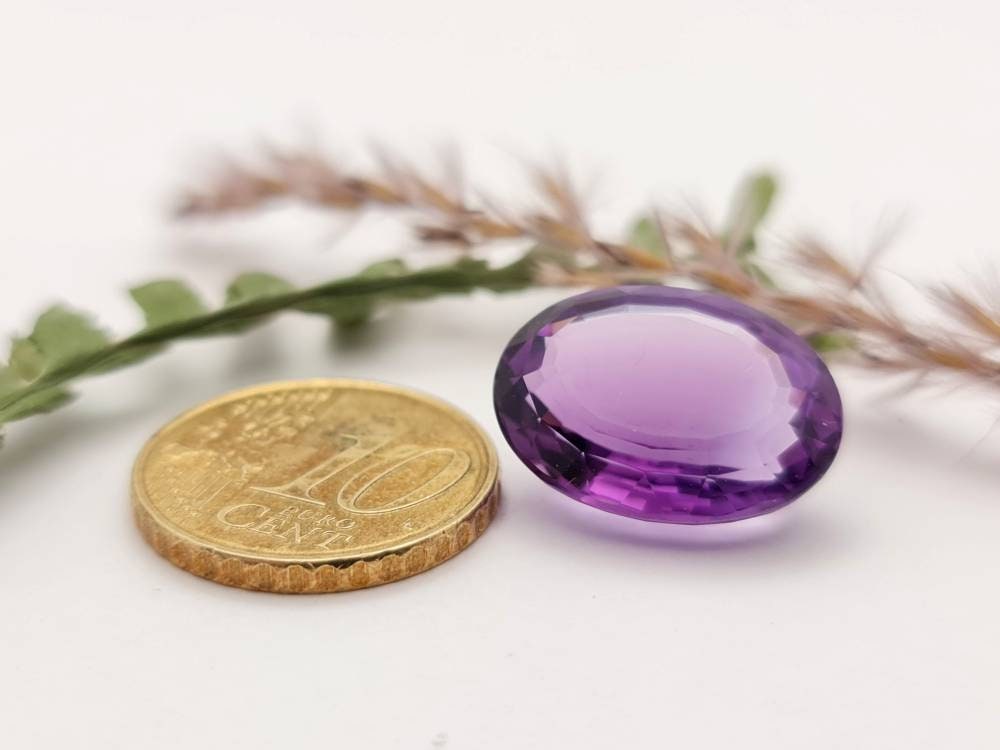 Echter facettierter Amethyst oval, violett lila 18,5x13,7mm 14,4ct (Nr.829)