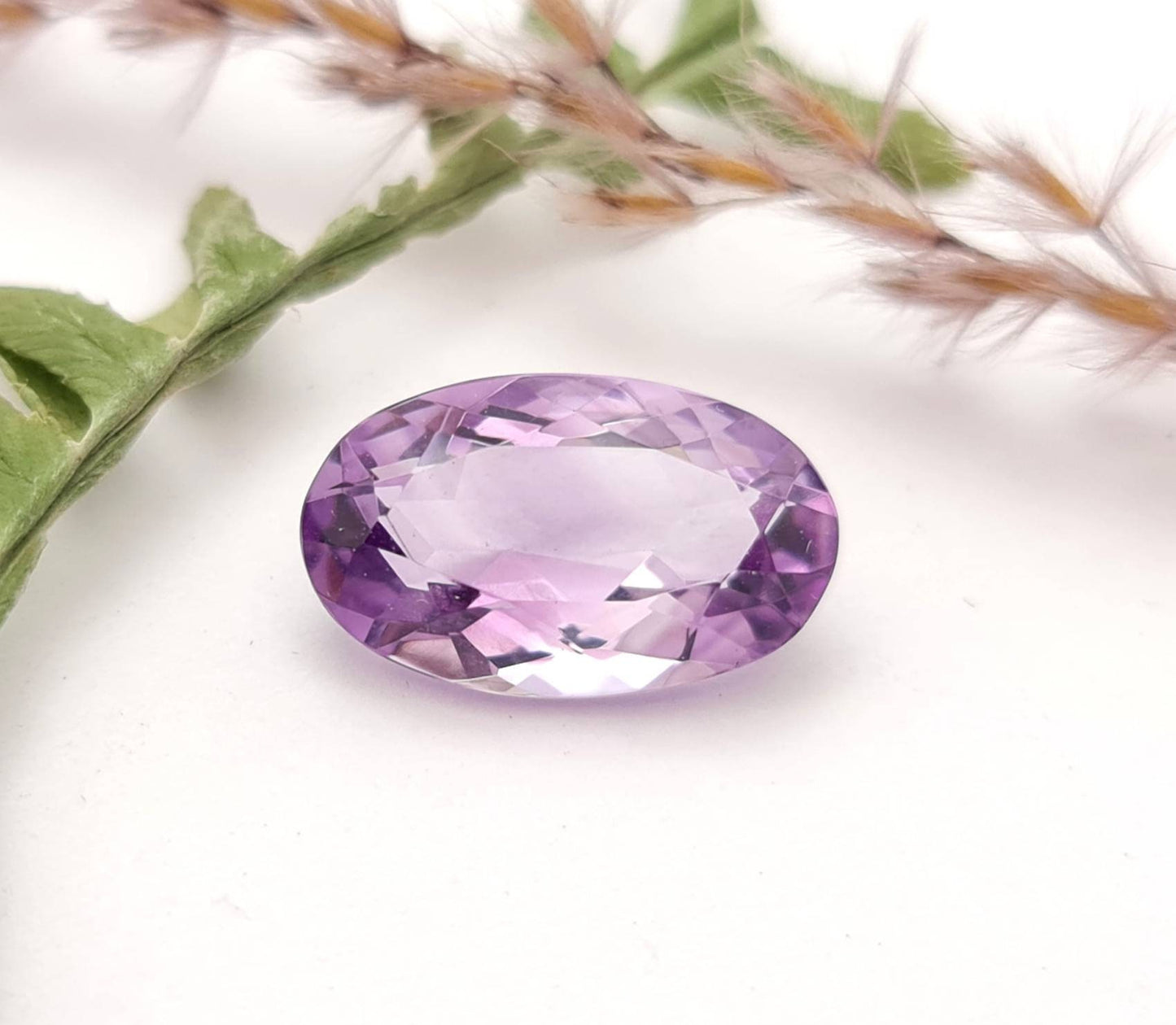 Echter facettierter Amethyst oval, violett lila 17,7x10,7mm 8,18ct (Nr.836)