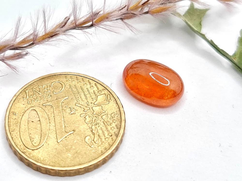Ovaler orangefarbener Mandaringranat Spessartin Cabochon 11x7,6mm 4,39ct (Nr.532)