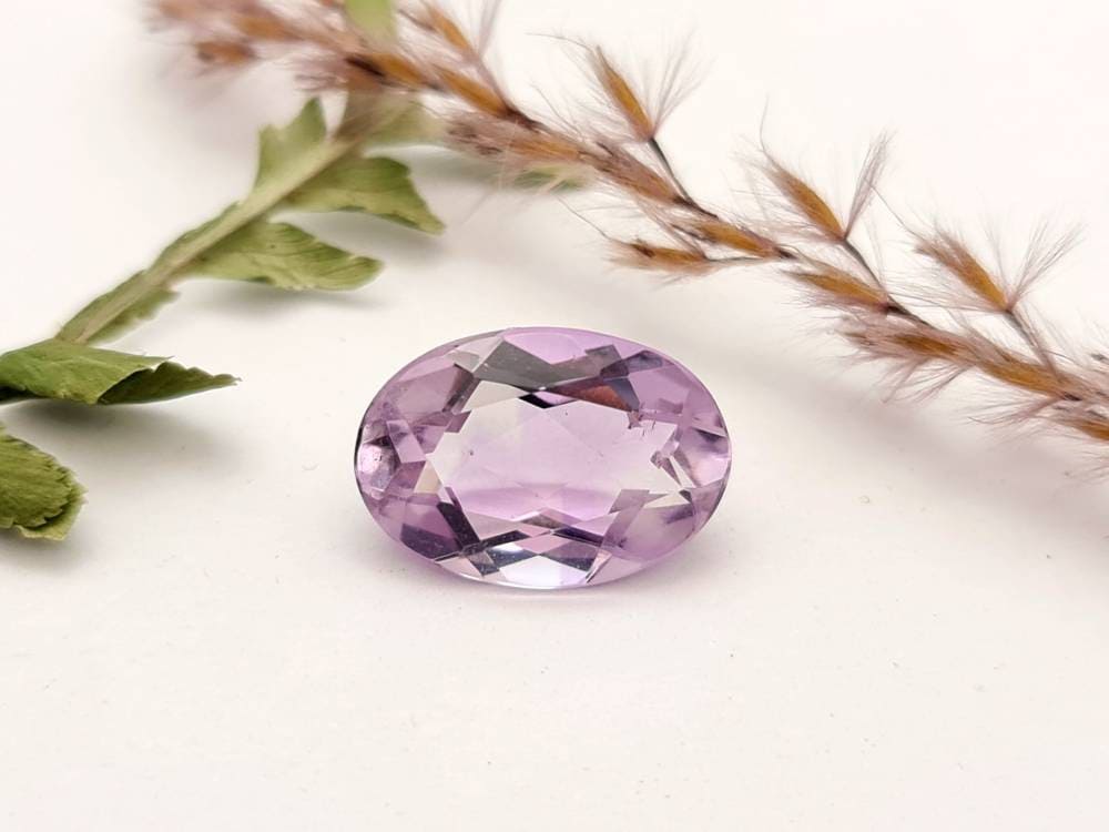 Echter facettierter Amethyst oval, violett lila 16,2x11,2mm 7,78ct (Nr.872)