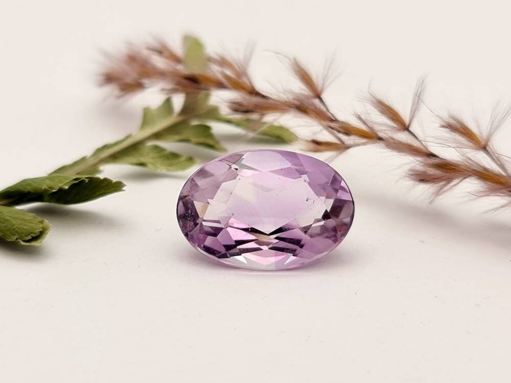 Echter facettierter Amethyst oval, violett lila 16,2x11,2mm 7,78ct (Nr.872)