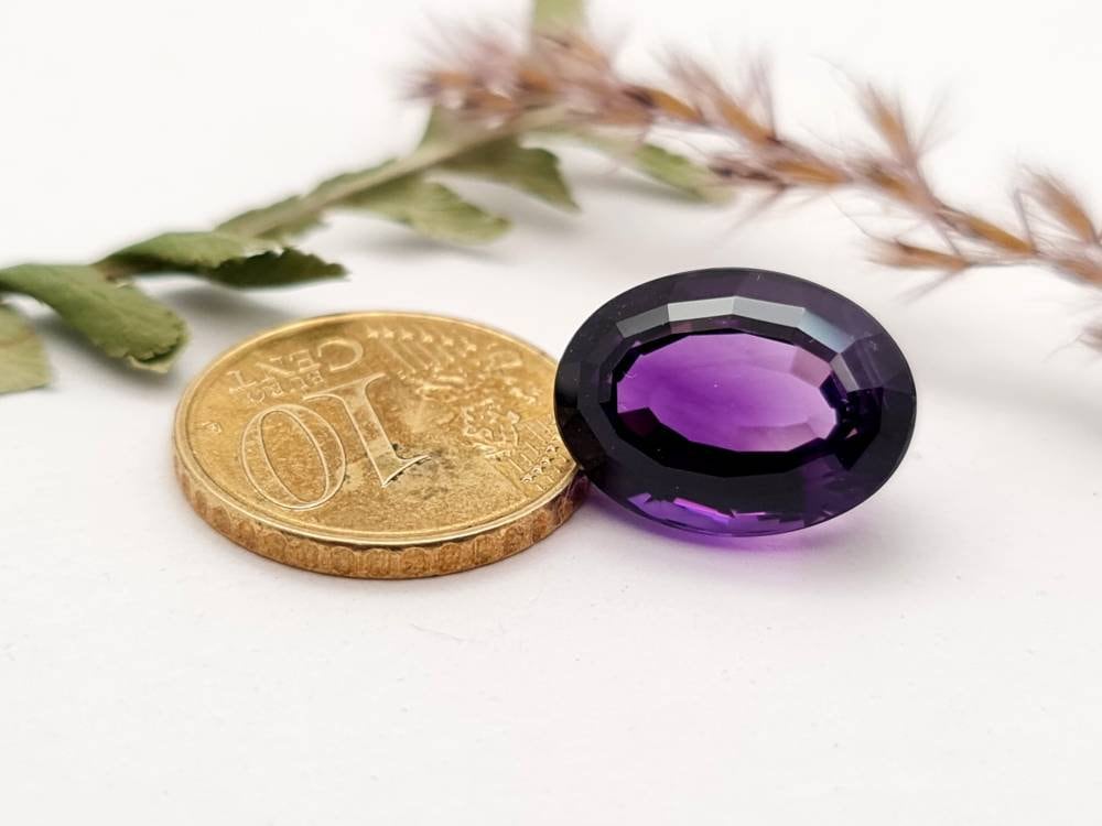 Echter facettierter Amethyst oval, violett lila 16,3x12,1mm 11,6ct (Nr.874)