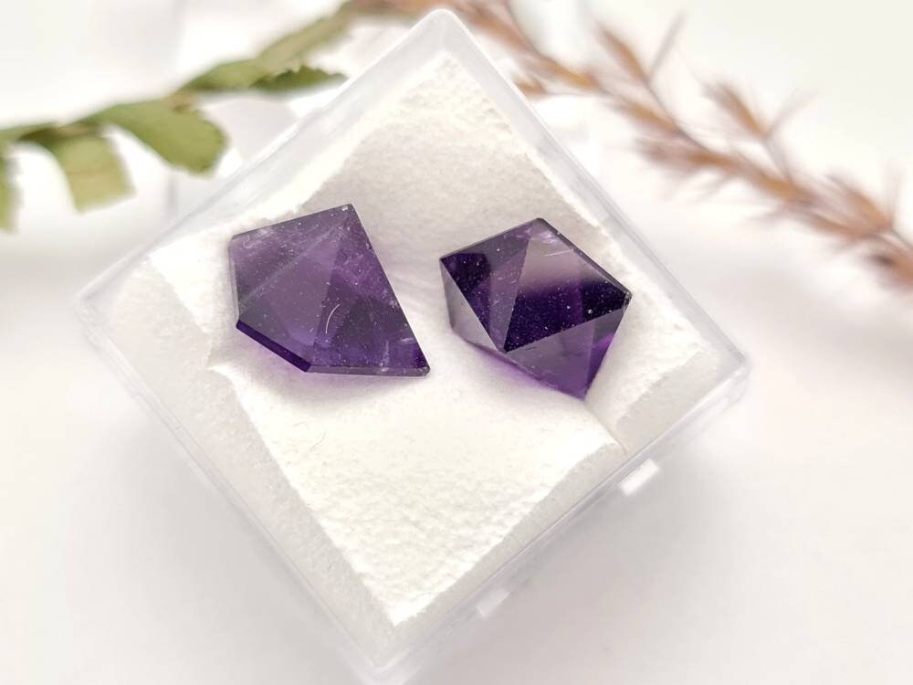 Echte facettierte Amethyst Spitzen, Lot, unregelmäßig , violett lila 2Stück 9,3ct (Nr.893)