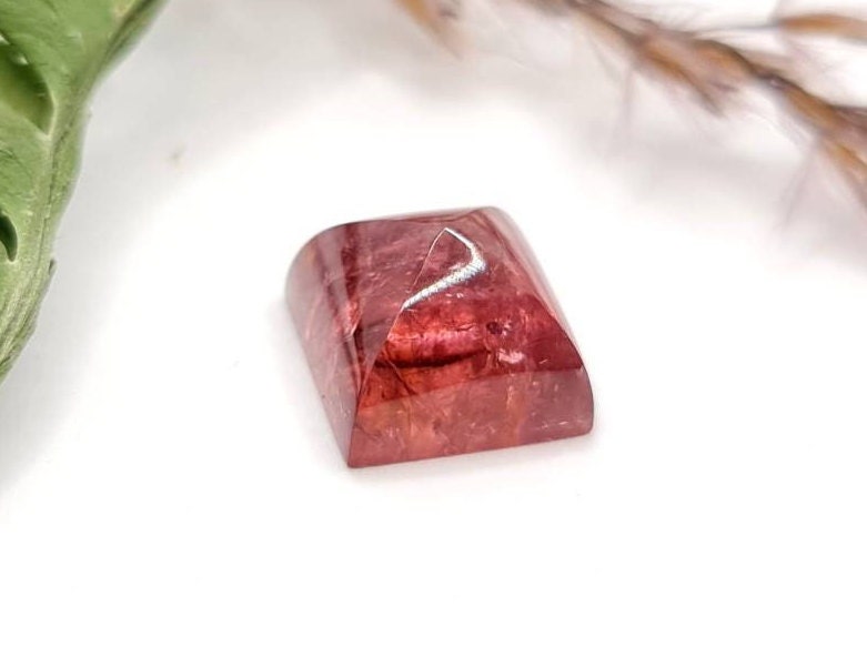 Pink Turmalin Cabochon Pfaffenhut quadratisch 9x9mm 5,1ct (Nr.399)