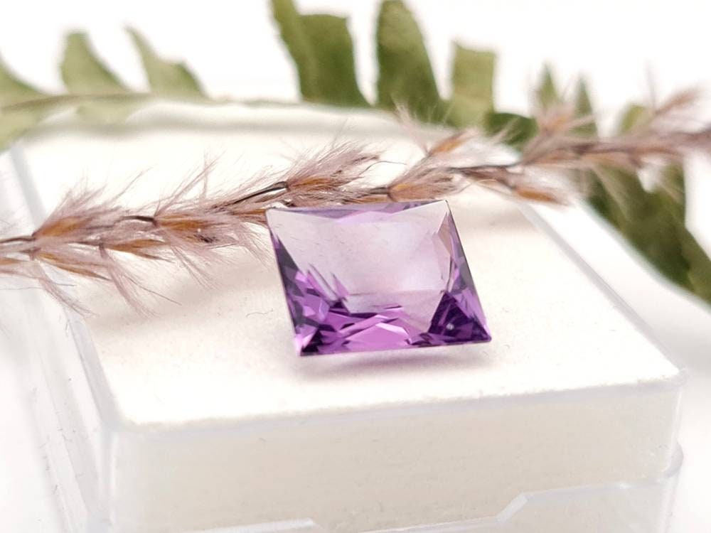 Echter violetter Amethyste lila Rechteck facettiert 12x10,5mm 5,5ct (Nr.933)