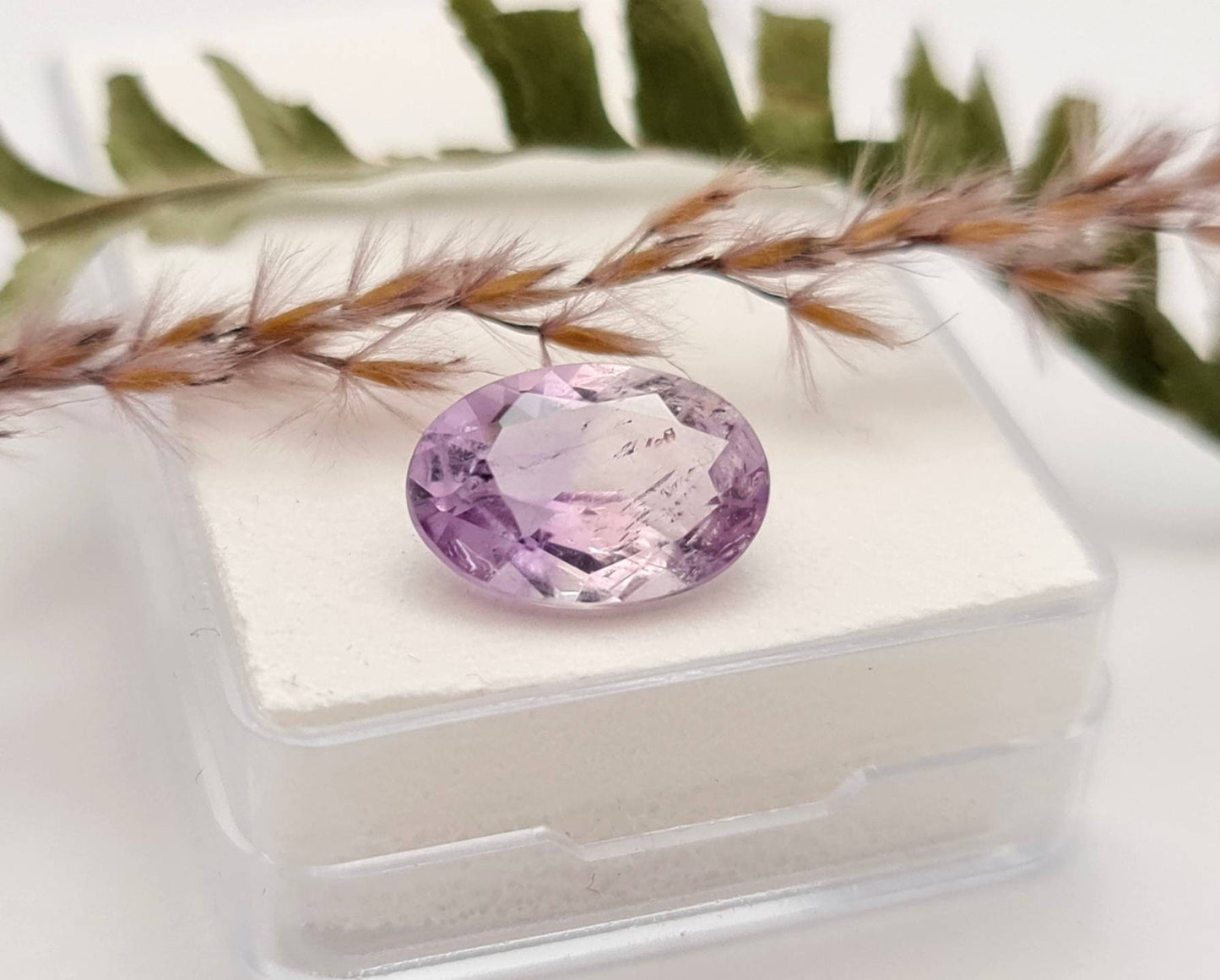 Echter violetter Amethyst oval facettiert 14,1x10mm 5,2ct (Nr.969)