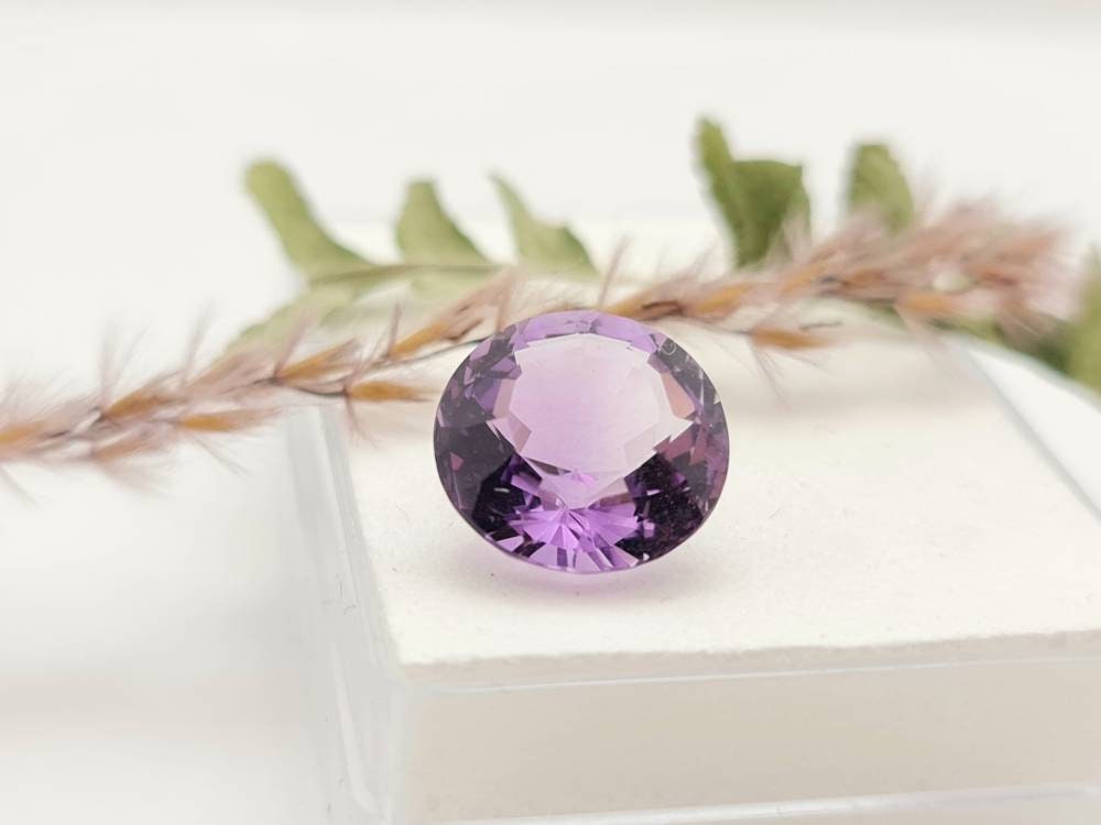 Echter violetter Amethyst rund facettiert lila 13mm 7,9ct (Nr.1009)