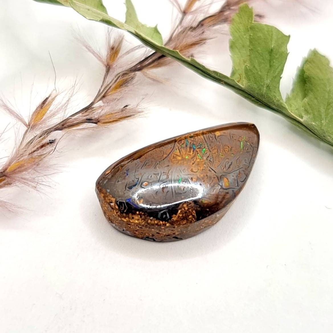 Echter australischer Boulderopal, Matrixopal braun multicolor 17x9,3mm 8,35ct (Nr.590)