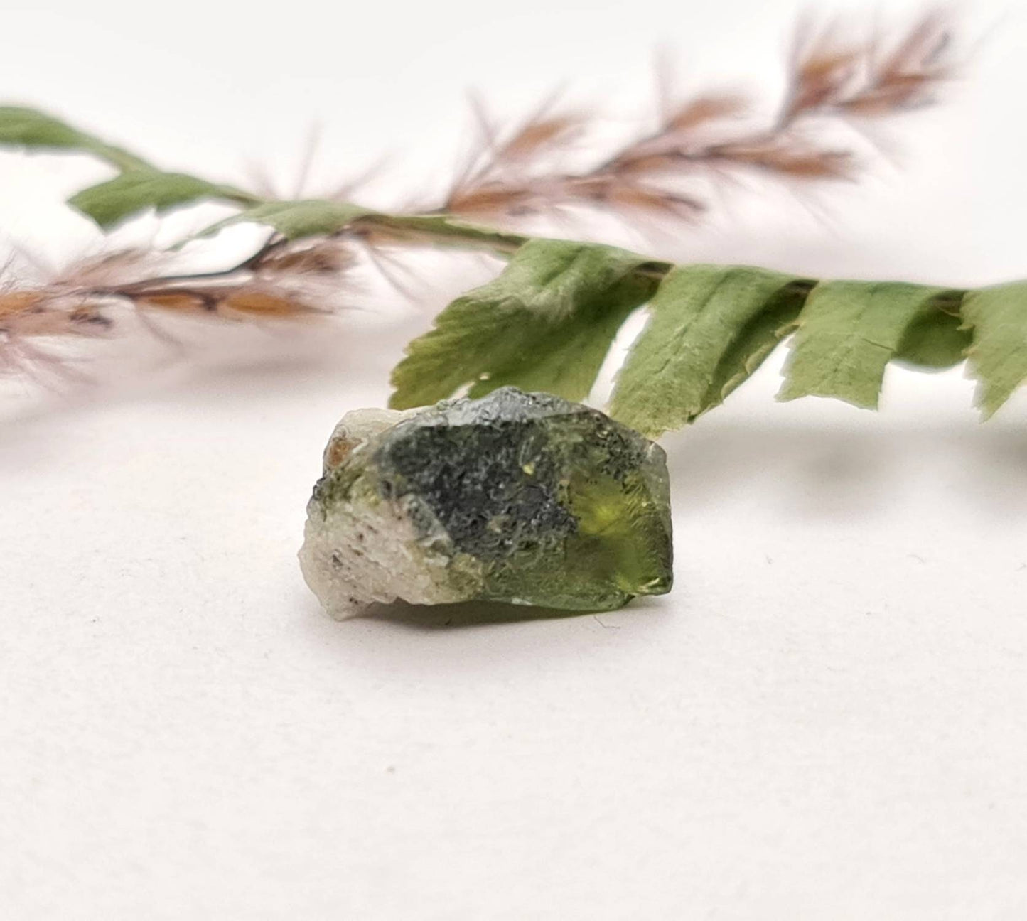 Echter Sphen/Titanit Rohstein Micromount aus dem Tormiqtal, Haramosh Mountains, Pakistan Stufe 13,2x9,1mm 6,33ct (Nr. 1045)