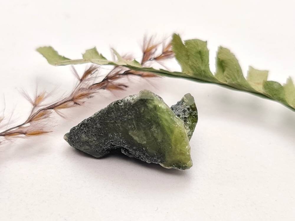 Echter Sphen/Titanit Rohstein Micromount aus dem Tormiqtal, Haramosh Mountains, Pakistan Stufe 22,1x15,3mm 19,3ct (Nr.1048)