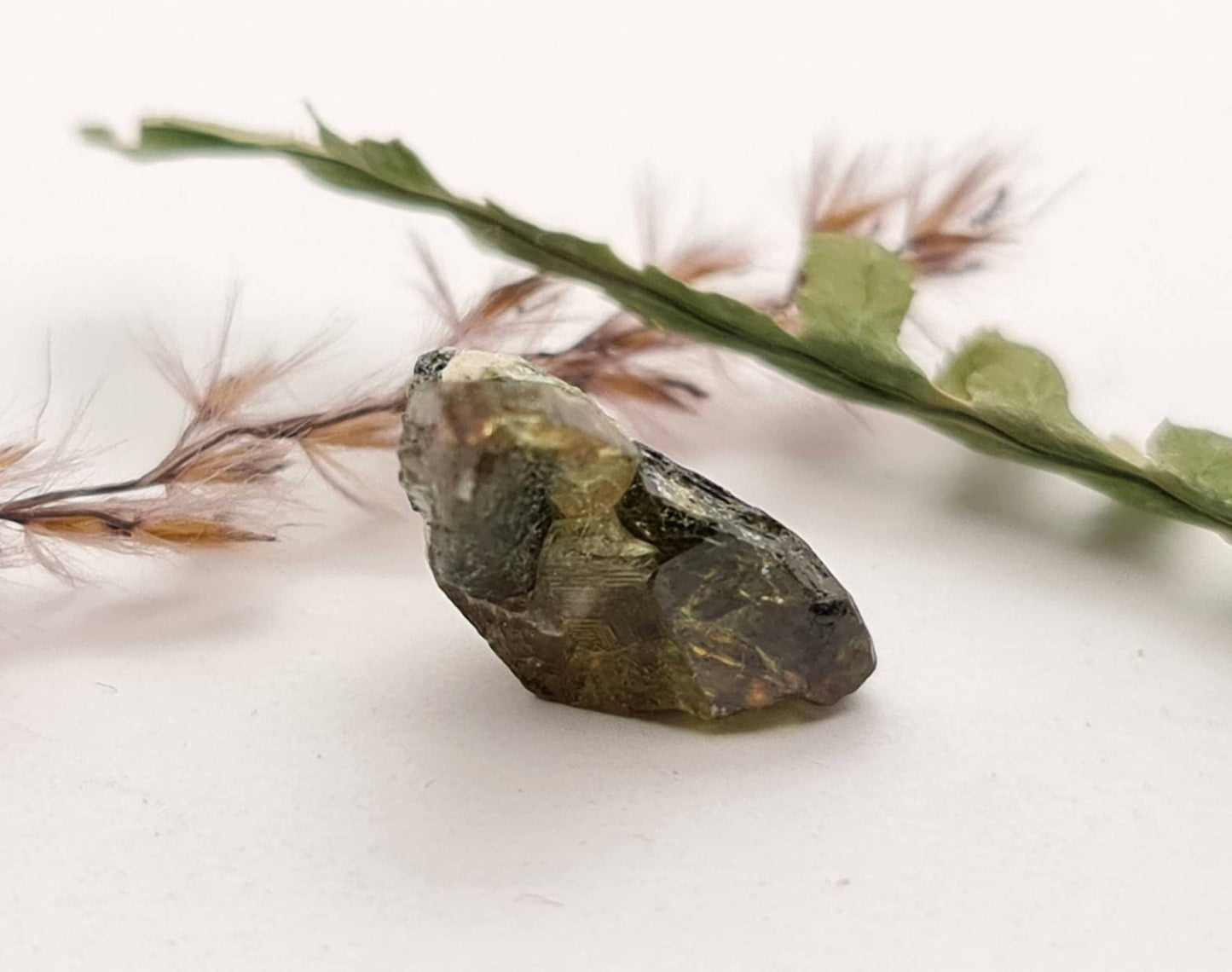 Echter Sphen/Titanit Rohstein Micromount aus dem Tormiqtal, Haramosh Mountains, Pakistan Stufe 18,5x16,9mm 11,46ct (Nr.1050)