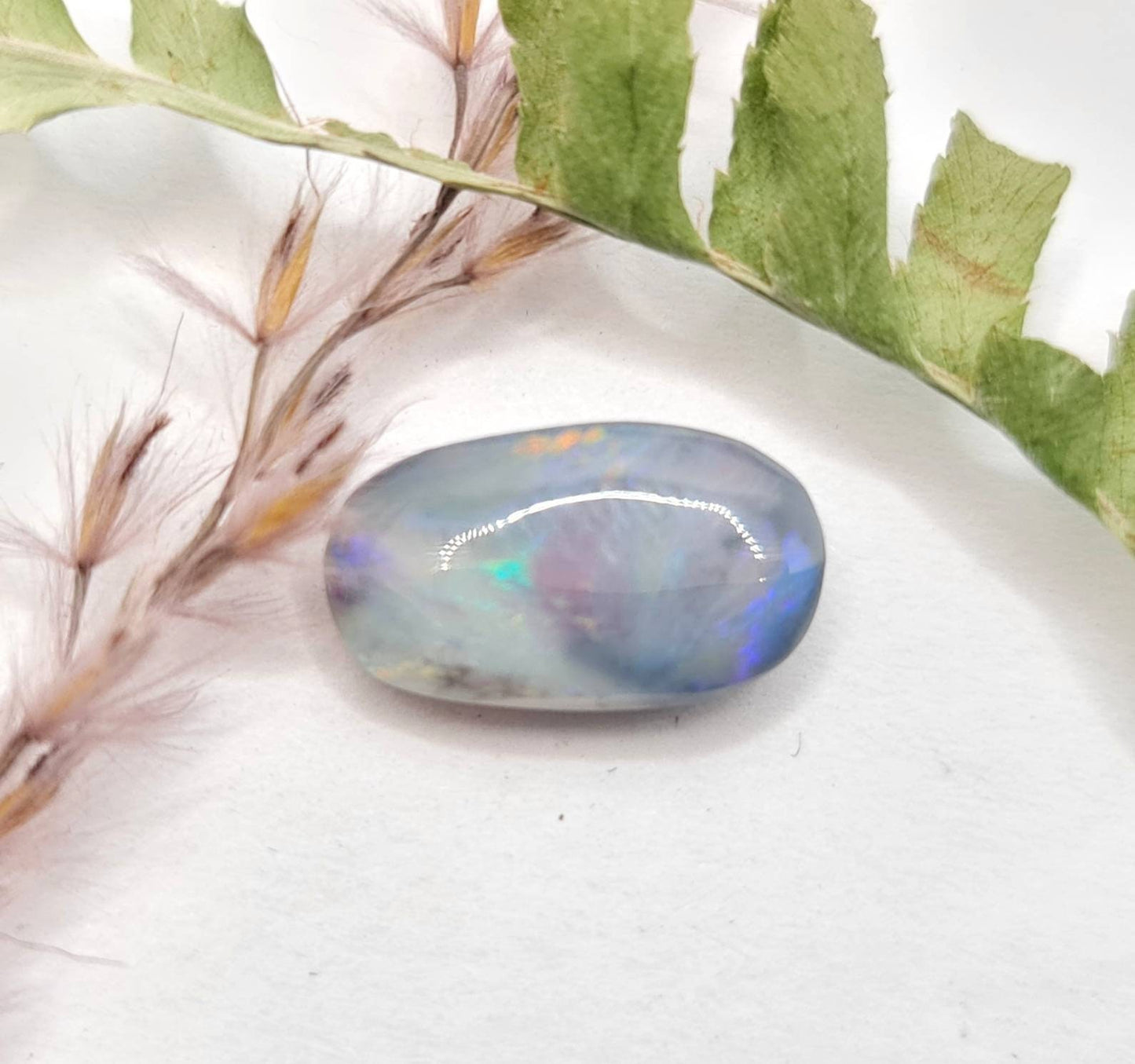 Echter australischer Opal aus Lightning Ridge, multicolor 14,3x8,5mm 3,56ct (Nr.643)