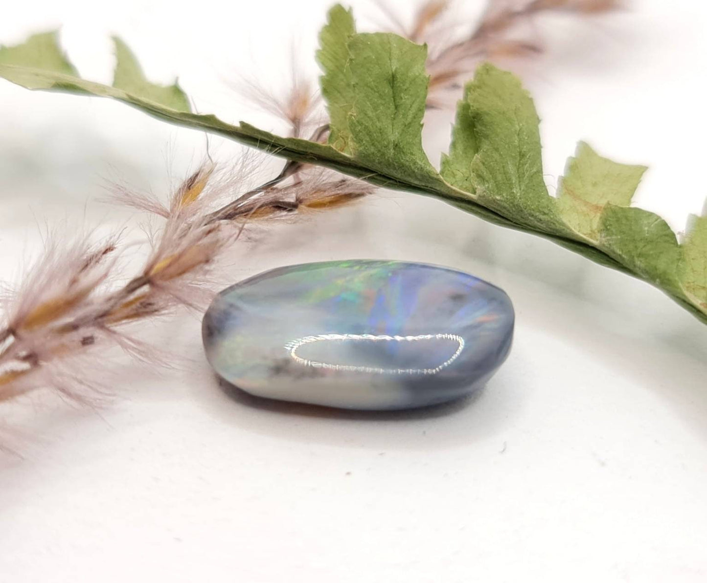 Echter australischer Opal aus Lightning Ridge, multicolor 14,3x8,5mm 3,56ct (Nr.643)
