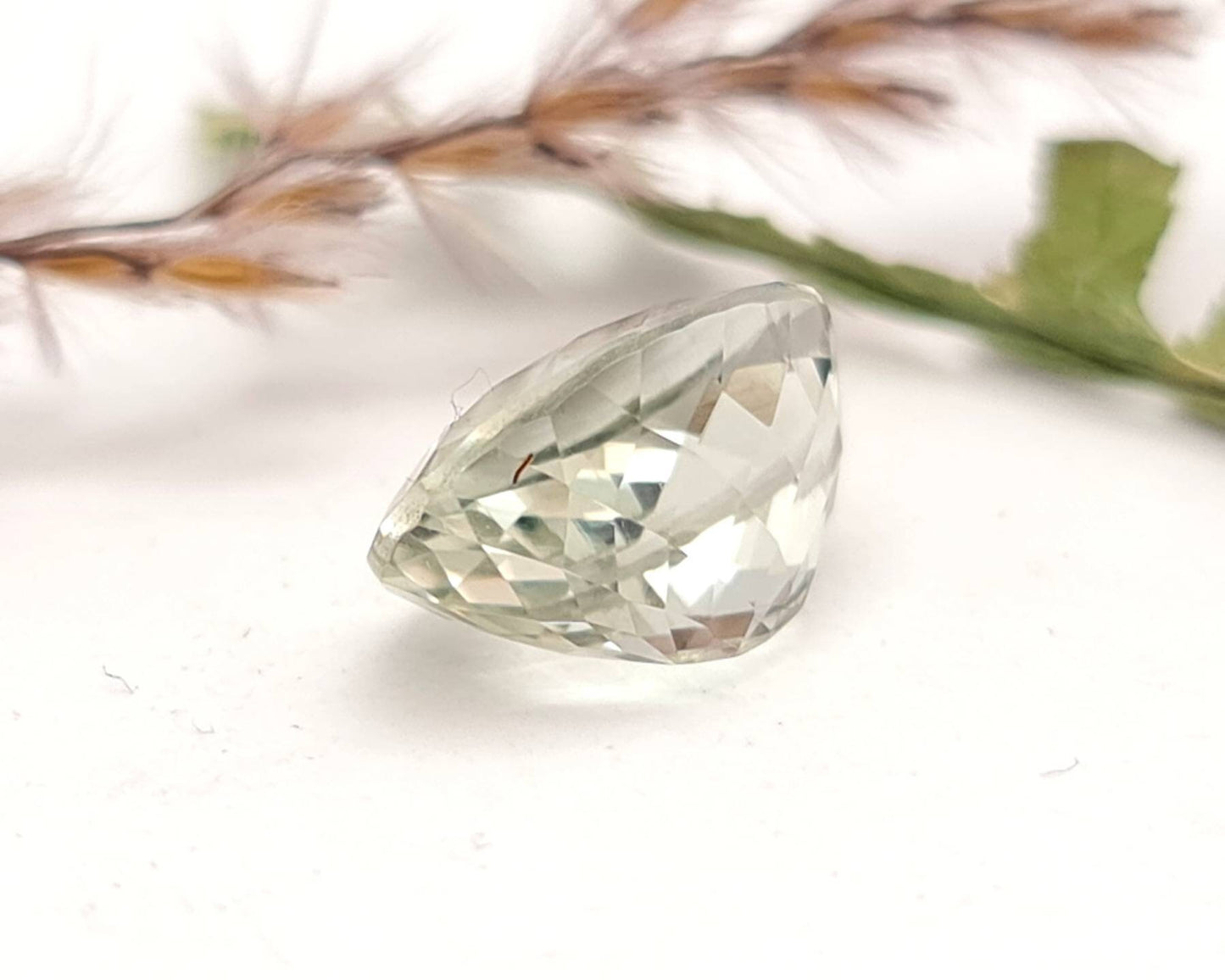 Echter facettierter Prasiolit oval hellgrün 14x10mm 5,7ct (Nr.1072)