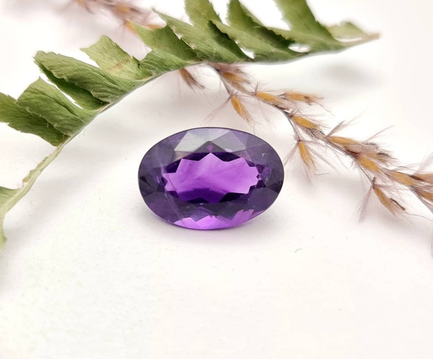 Echter facettierter Amethyst oval violett lila 15,9x11mm 7,42ct (Nr.706)