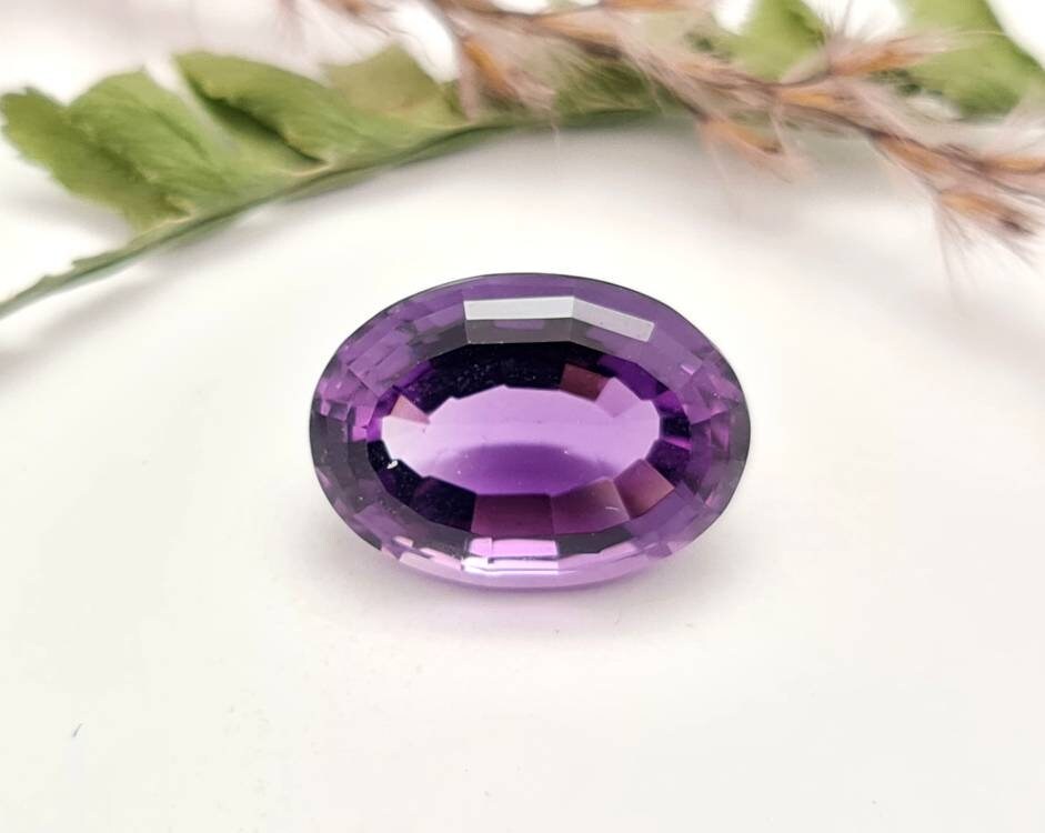 Echter facettierter Amethyst oval lila violett 17,1x12,2mm 10,4ct (Nr.714)